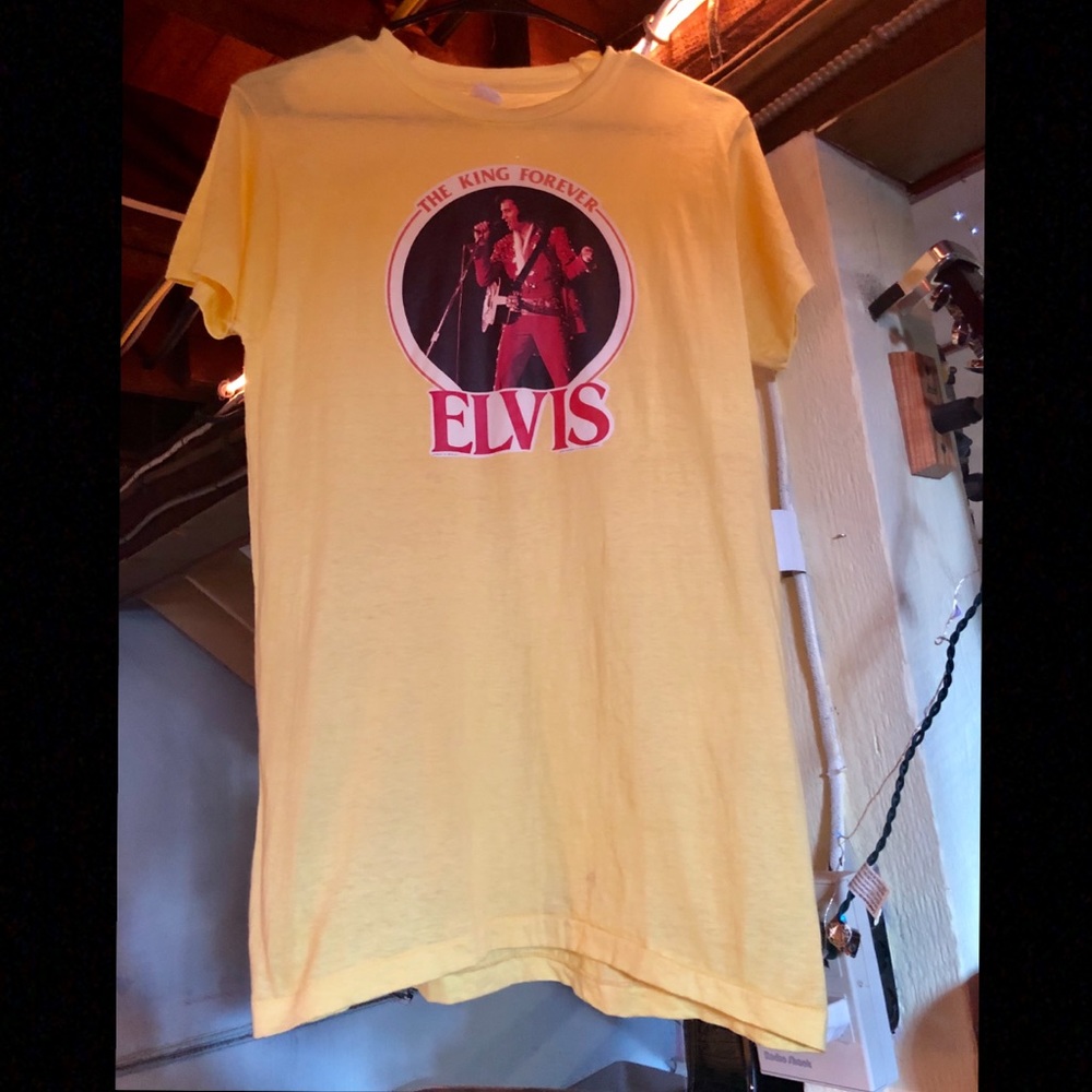 1977 Vintage Iron on Print Elvis Memorial Tee